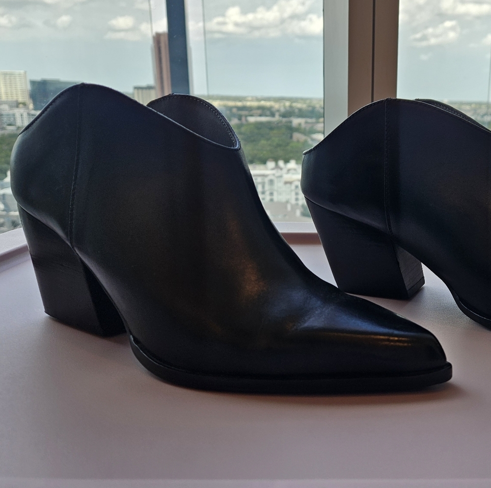 Seychelles Black Women's Western Pointed Toe Mule